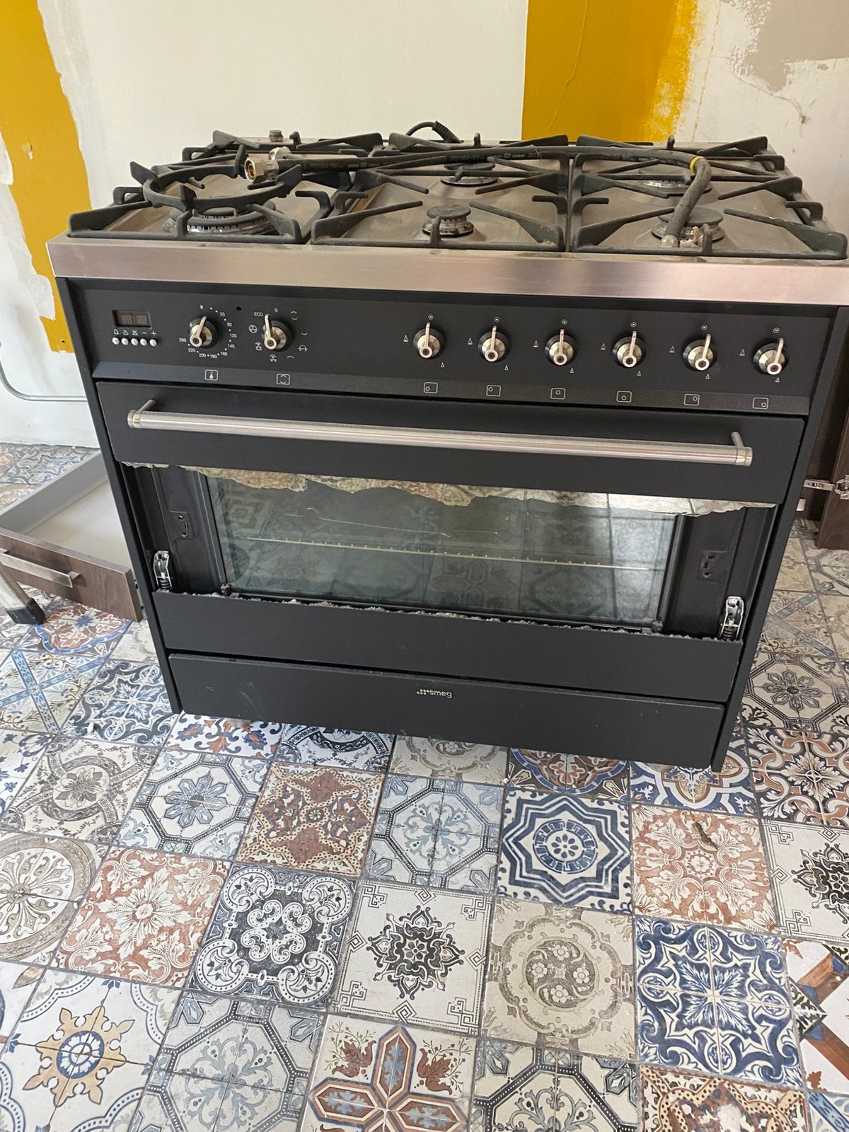 Smeg Fornuis met Gas Kookplaat en Oven, Witgoed en Apparatuur, Fornuizen, Ophalen, Gebruikt, 60 cm of meer, 4 kookzones