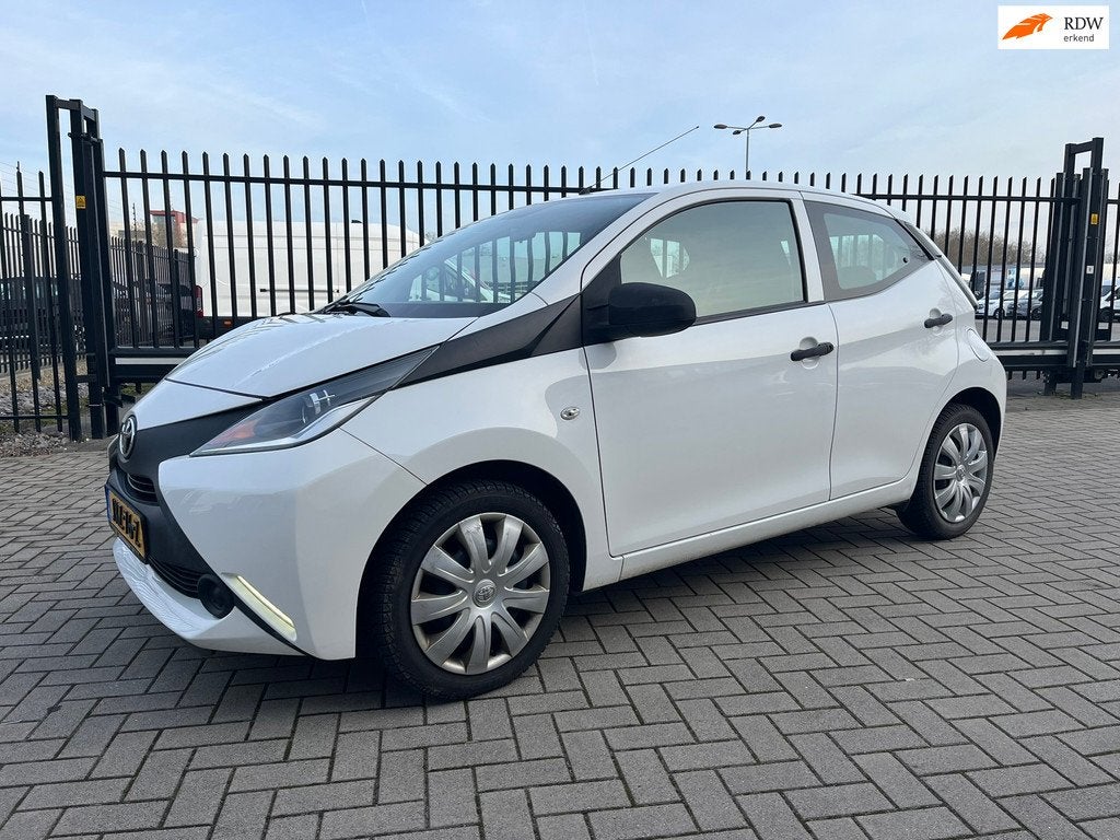 Toyota Aygo 1.0 VVT-i x Airco Xenon Bluetooth APK Nieuw, Voorwielaandrijving, Stof, Gebruikt, 4 stoelen