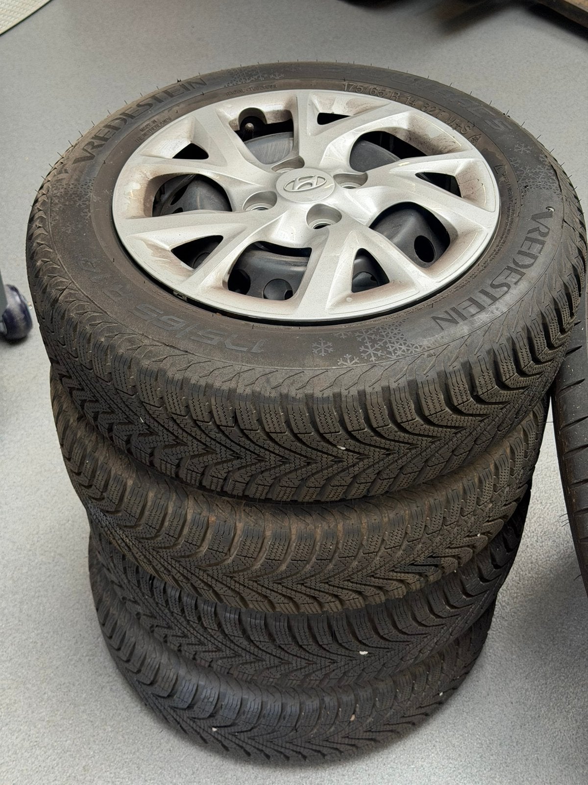 Winterset Hyundai i10 2016 175/65/14 Vredestein, Auto-onderdelen, Ophalen, 14 inch, 175 mm, Banden en Velgen