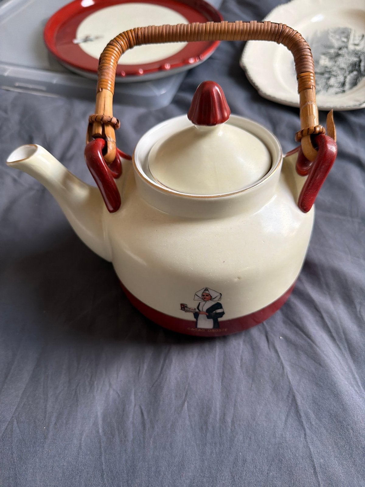 Droste theepot met rieten handvat en nonnenafbeelding, Antiek en Kunst, Ophalen of Verzenden