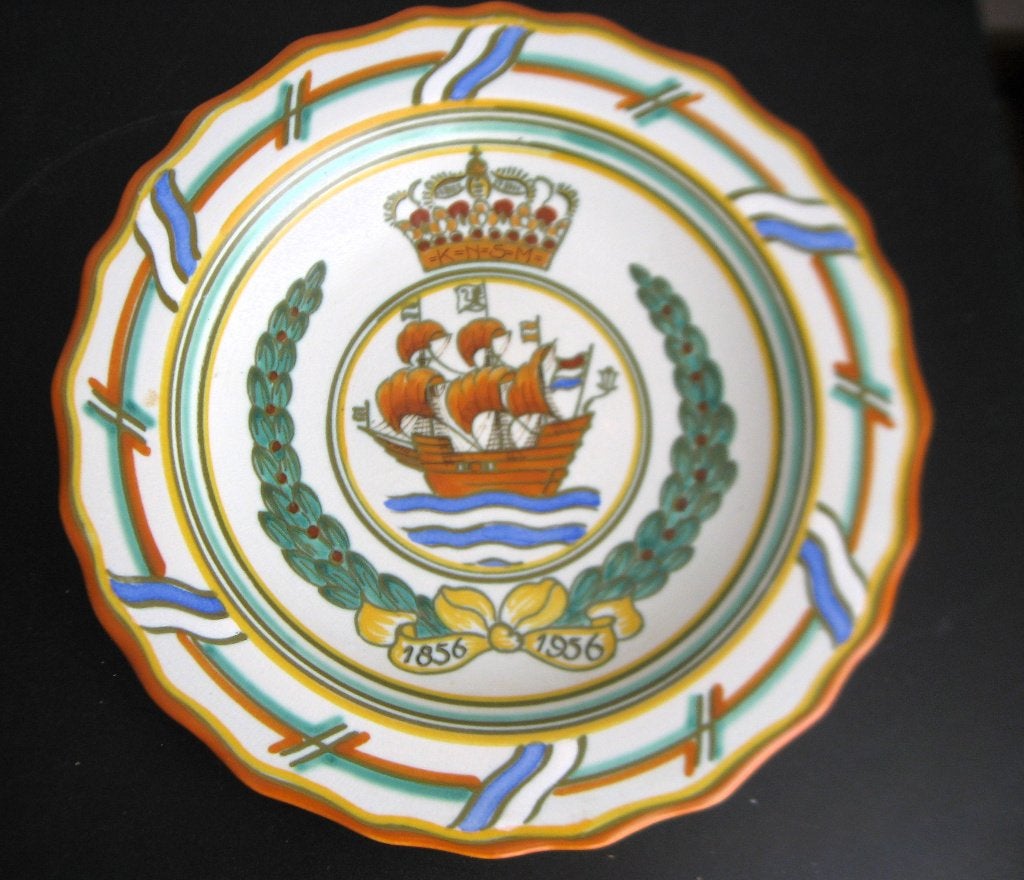 Plateel herdenkingsbord 100 jaar KNSM 1956, Antiek en Kunst, Antiek | Wandborden en Tegels, Ophalen of Verzenden