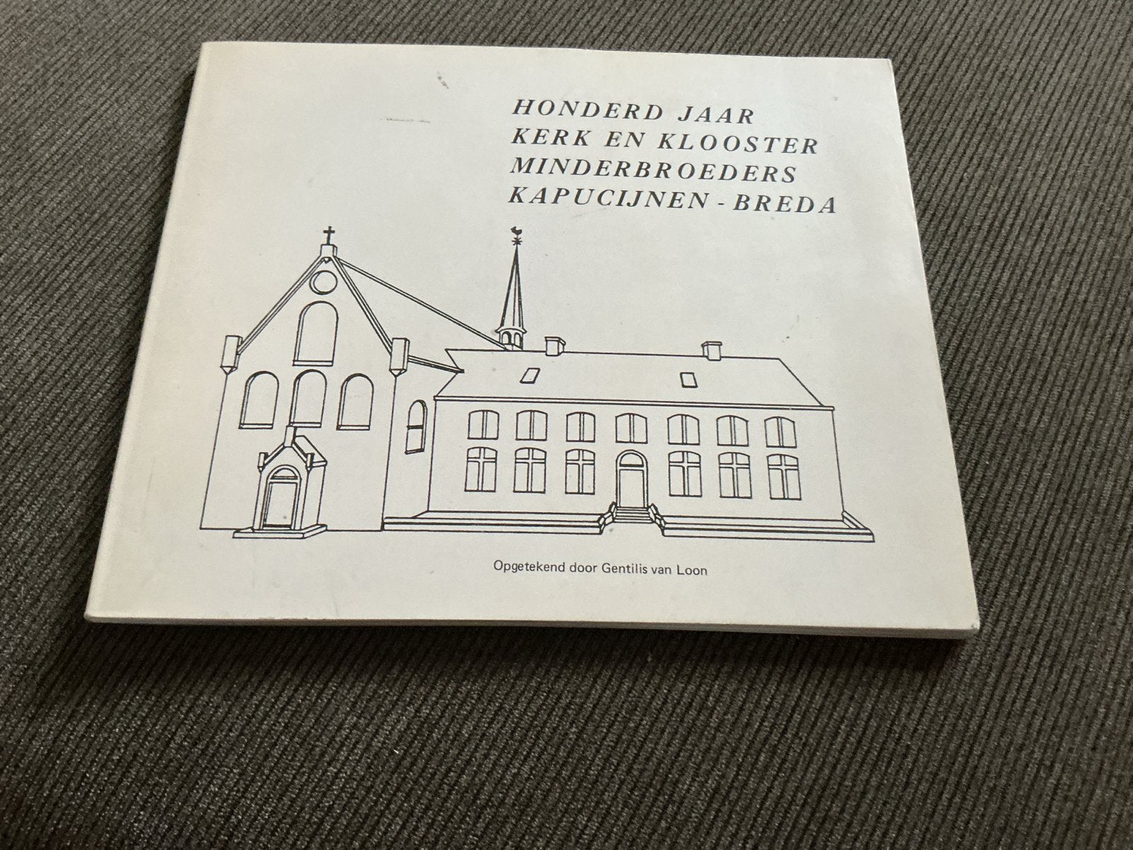 Honderd Jaar Kerk en Klooster Minderbroeders Kapucijnen, Ophalen of Verzenden, Zo goed als nieuw, Christendom | Katholiek