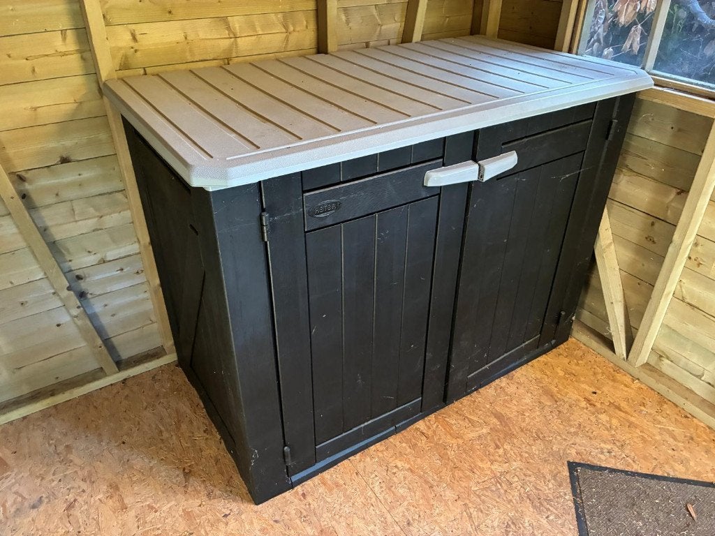 Grote Keter opbergbox met deuren, Ophalen, Zo goed als nieuw, Kunststof, Containerberging