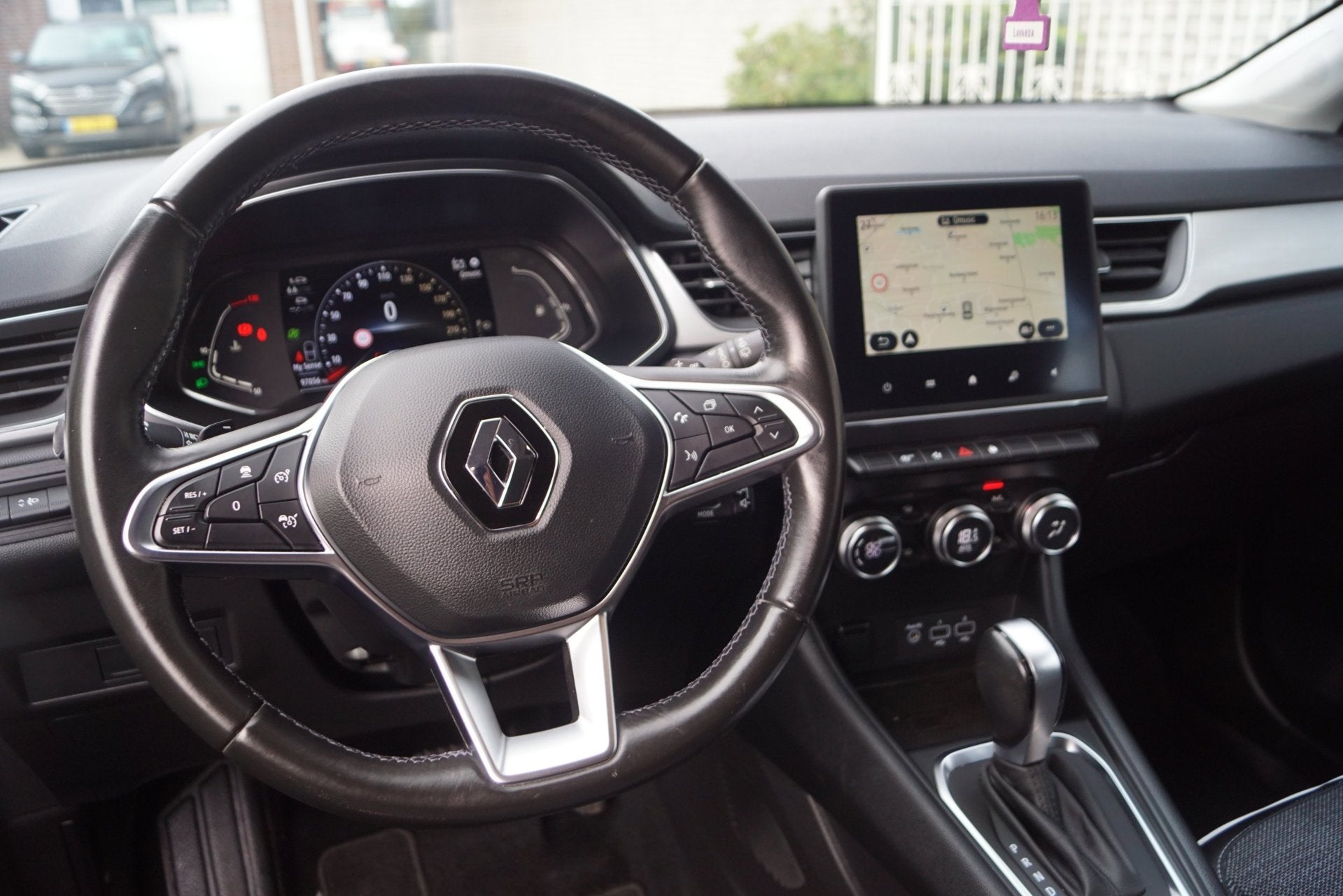 Foto 9 van Renault Captur 1.3 TCe 130 Intens Autom Half Leder/Stof Spor