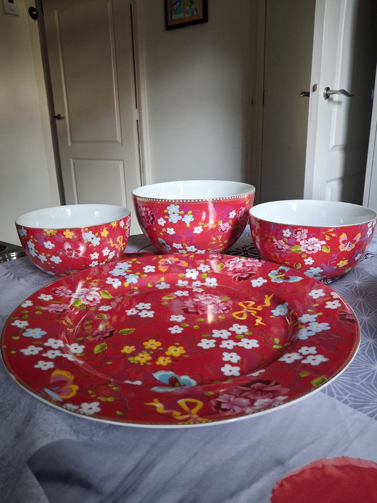 4x Pip Studio servieskommen en bord - Bloemenprint rood, Pip Studio, Ophalen of Verzenden, Modern, Porselein