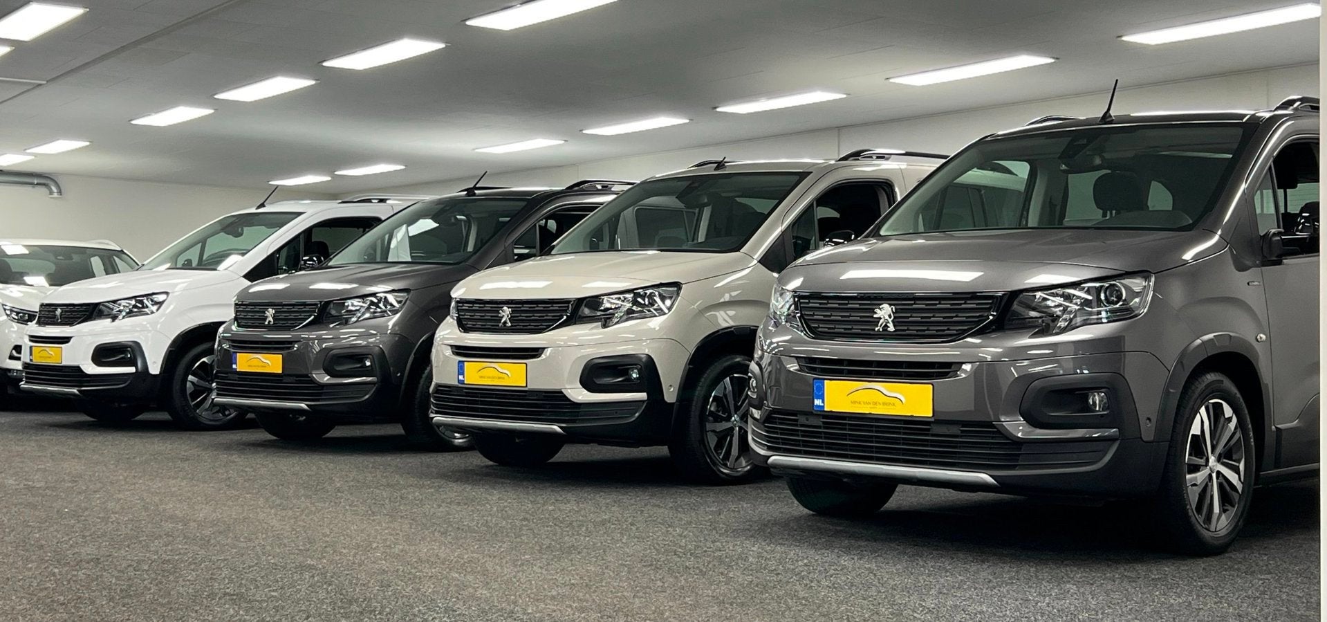Peugeot Rifter Long 1.2 Puretech GT-line*Automaat* 7persoons, Auto's, Stof, Gebruikt, Zwart, 1199 cc