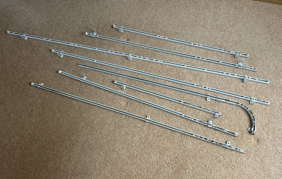 Metalen gordijnrails met haakjes in diverse lengtes, Ophalen, Met haken, Gebruikt, Metaal