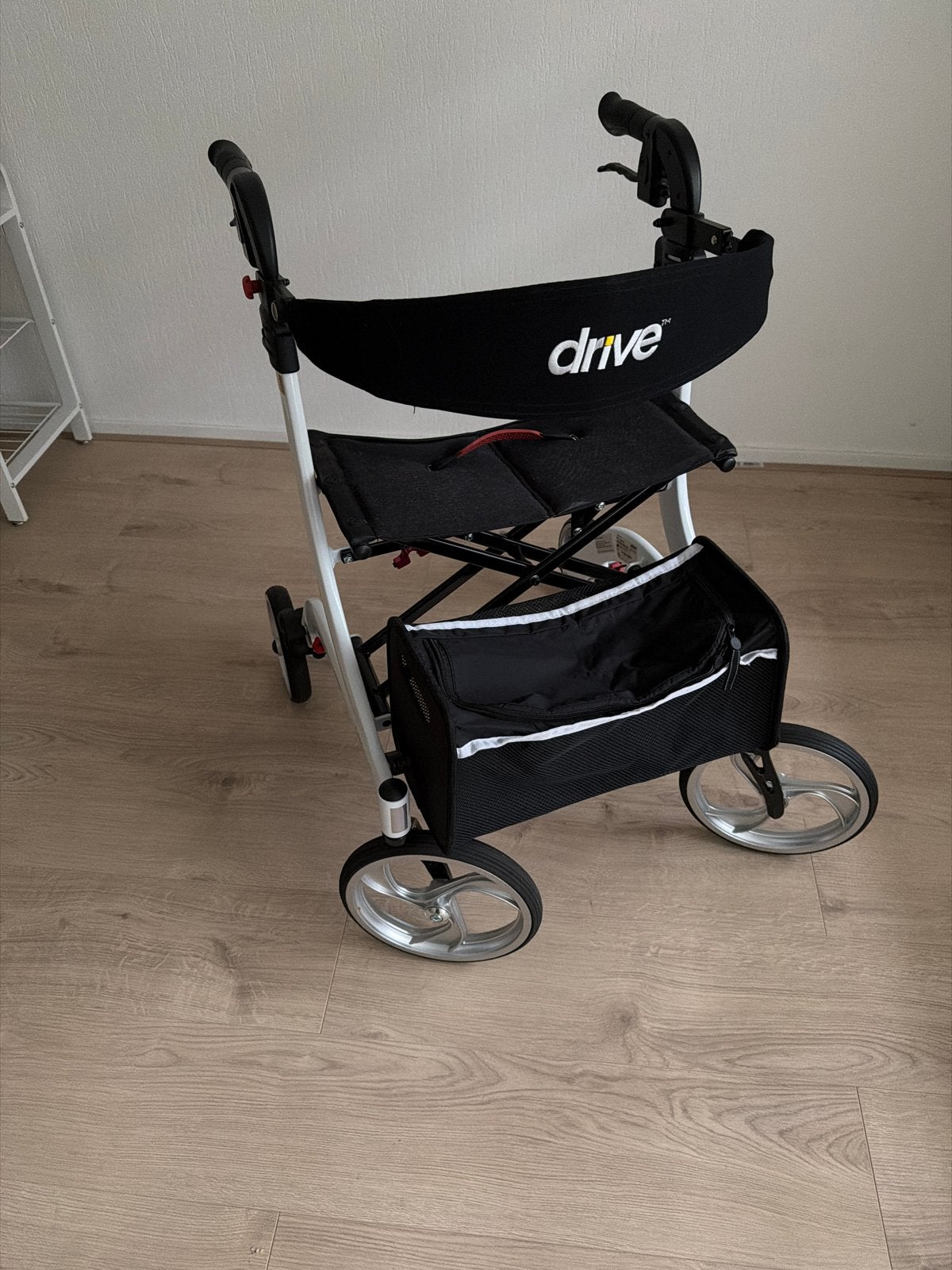 Rollator zeer weinig gebruikt, Ophalen, Opvouwbaar, Zo goed als nieuw