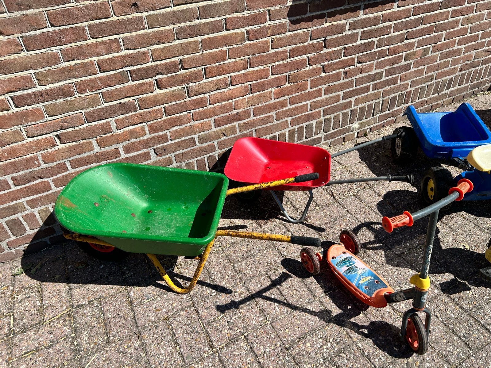 Diverse speelvoertuigen: kruiwagens, tractor, step, Ophalen, Gebruikt, Overige typen