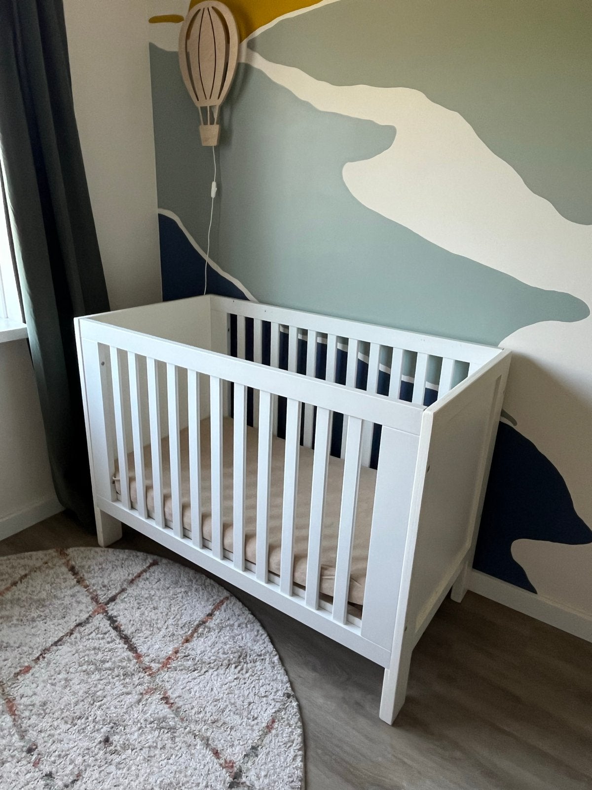 Wit ledikant met matras en beddengoed, Kinderen en Baby's, Babywiegjes en Ledikanten, Gebruikt, Ledikant, Ophalen