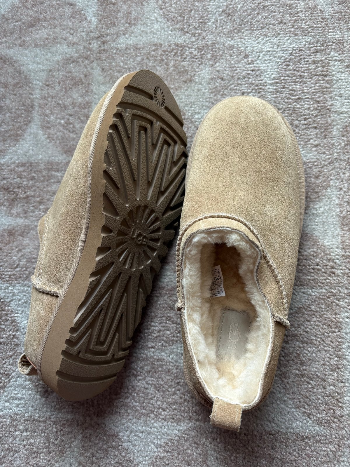 Nieuwe UGGs - Ongebruikt met aankoopbewijs, Ophalen of Verzenden, Nieuw, Bruin, Pantoffels of Sloffen