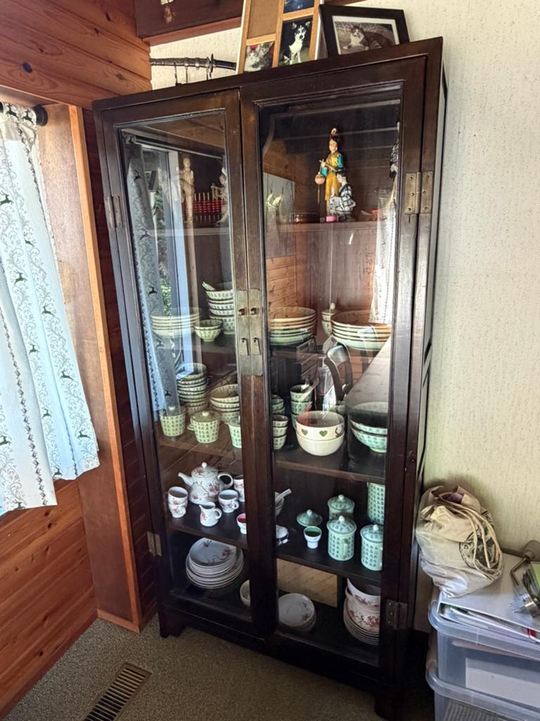 Buffetkast/vitrine kast koloniaal, massief hout, Huis en Inrichting, Kasten | Vitrinekasten, Zo goed als nieuw, 150 tot 200 cm
