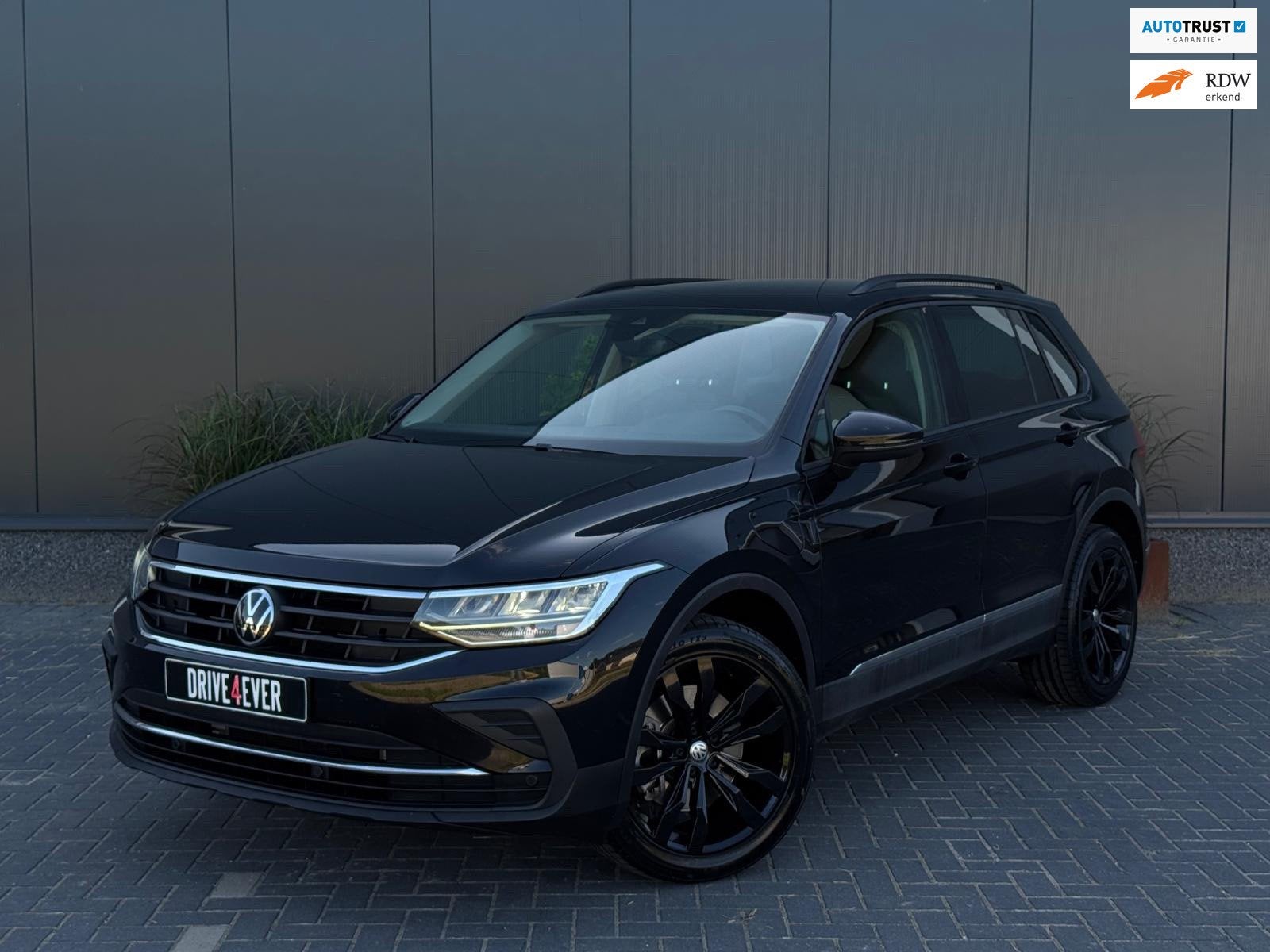 Volkswagen Tiguan 1.4 TSI eHybrid NAVI|CAMERA|LED|CLIMATE CO, 1716 kg, Stof, Gebruikt, Zwart