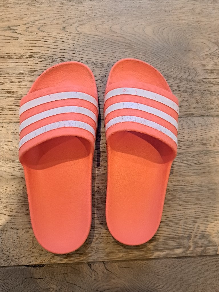 Adidas badslippers 37,5, Adidas, Meisje, Overige typen, Ophalen of Verzenden