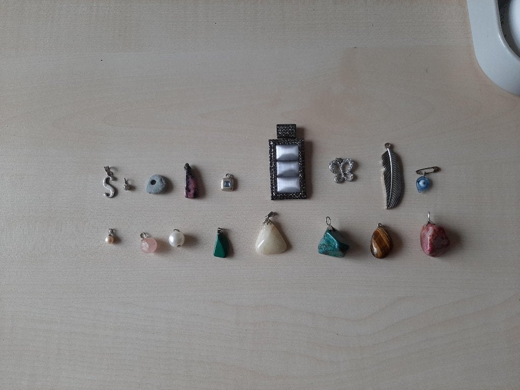Groot aantal bedeltjes, Overige merken, Overige materialen, Ophalen of Verzenden, Zo goed als nieuw