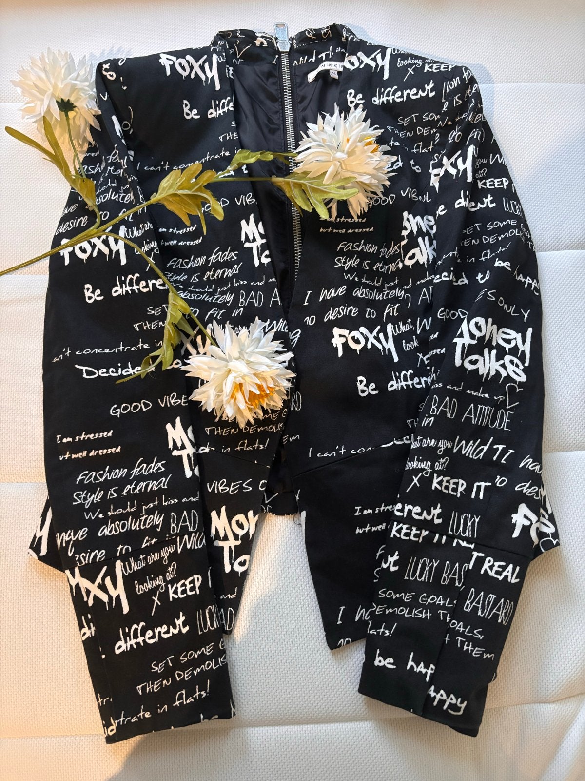 Nikkie jasje met tekstprint - Maat 34 (XS), Ophalen, Zwart, Zo goed als nieuw, Jasje