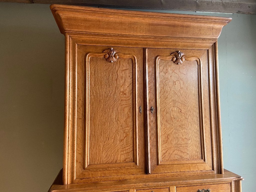 Prachtige antieke eiken houten Louis Philippe buffetkast., Verzenden