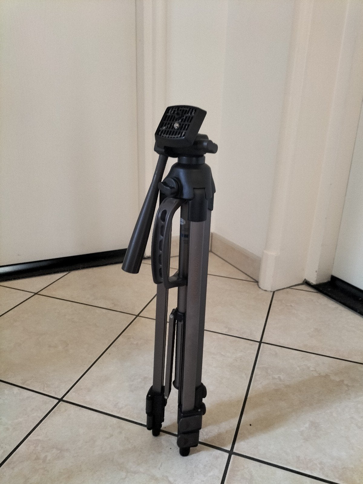 Vanguard Lichtgewicht Aluminium Driepoot - 103cm, Audio, Tv en Foto, Fotografie | Statieven en Balhoofden, Driepoot, Ophalen of Verzenden