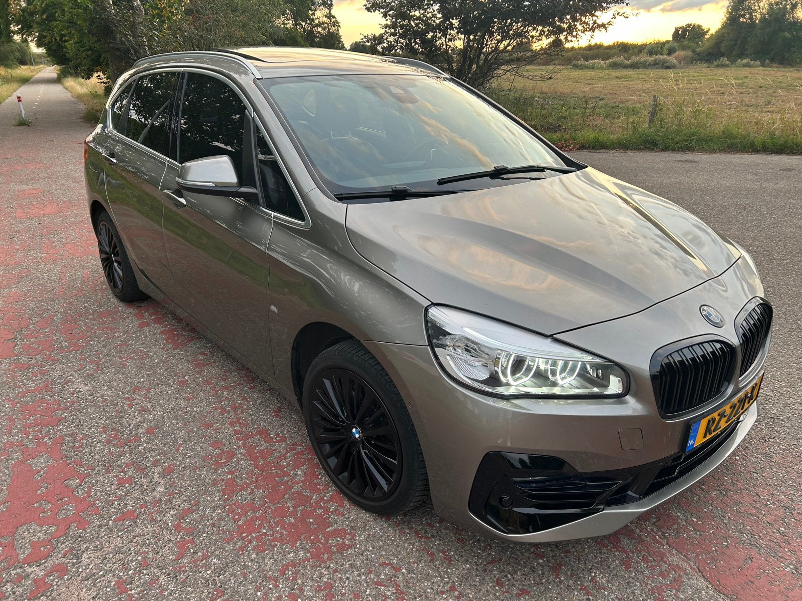 BMW 2-Serie Active Tourer 220i 192pk Aut 2018 Grijs, 1998 cc, 730 kg, Zwart, 75 €/maand