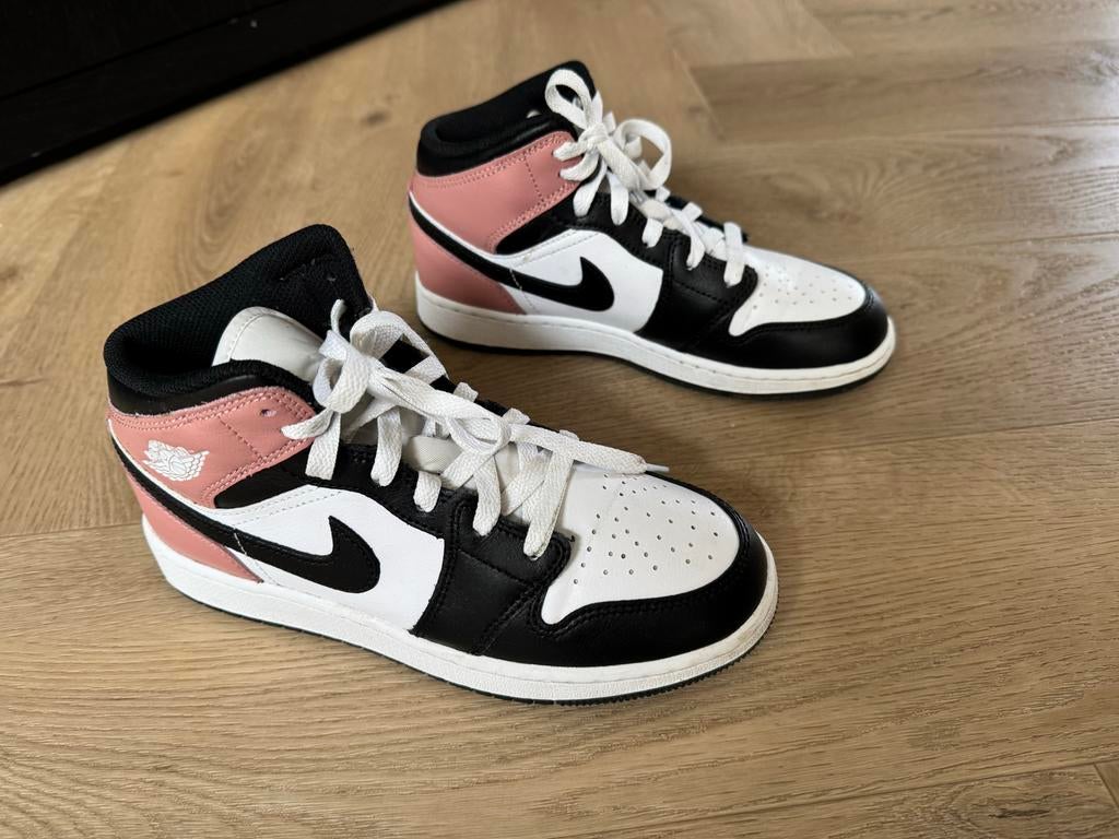 Nike Air Jordan sneakers - Maat 36,5, Ophalen of Verzenden, Zo goed als nieuw, Roze, Sneakers of Gympen