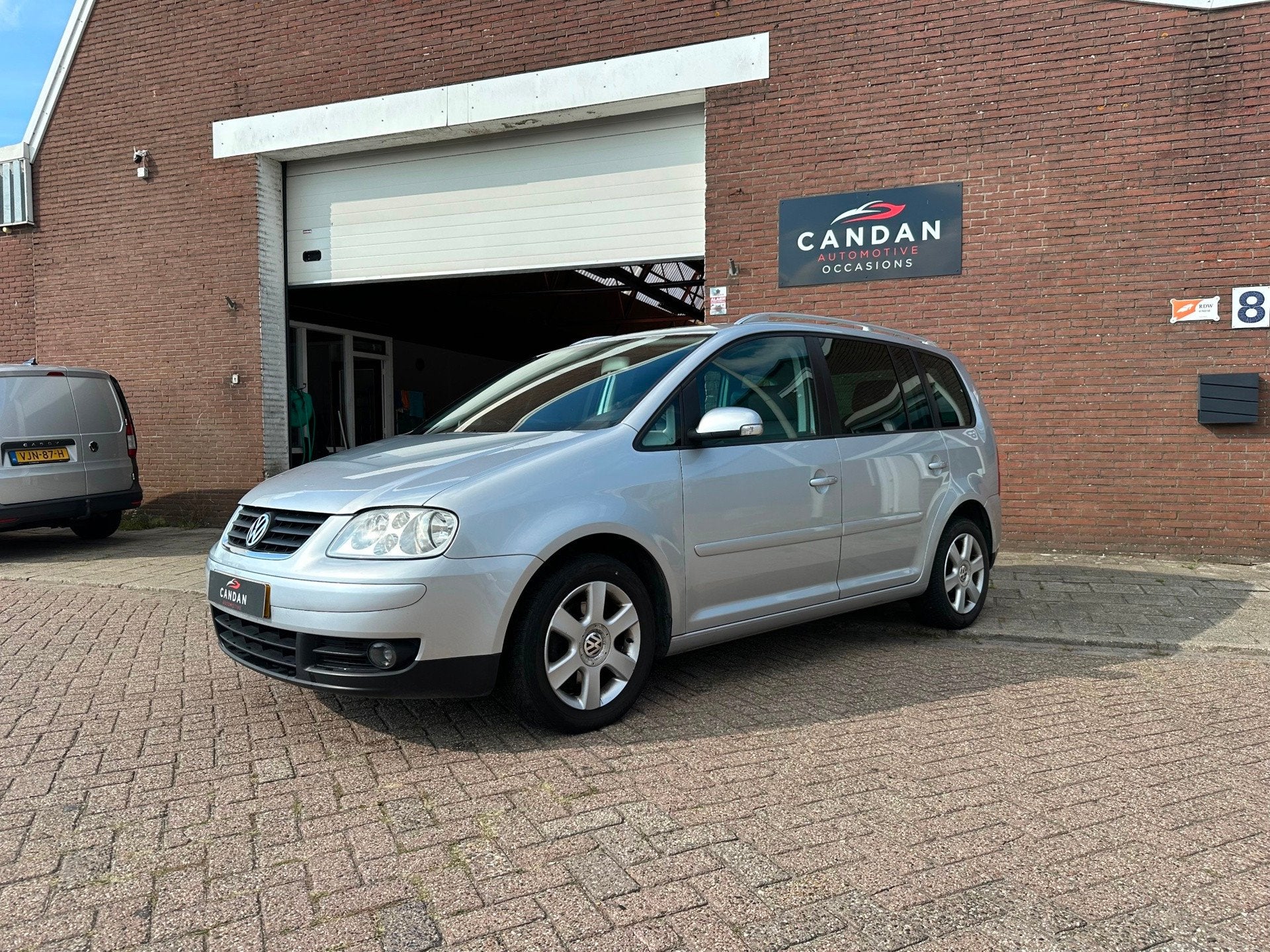 Volkswagen Touran 1.6-16V FSI Highline | Automaat | Cruiseco, Gebruikt, Beige, 4 cilinders, Euro 4