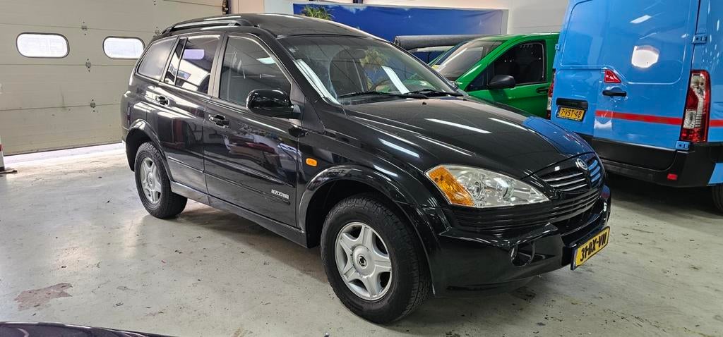 SsangYong Kyron 2.0 M200XDi 2WD HR 2006 airco Marge!, Auto's, Bestelauto's, 1998 cc, 4 cilinders, Zwart, Origineel Nederlands