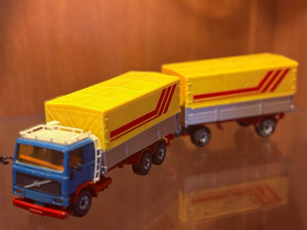 Siku Volvo F12 Turbo 6 DHL Modelauto, Ophalen of Verzenden, Gebruikt, Auto