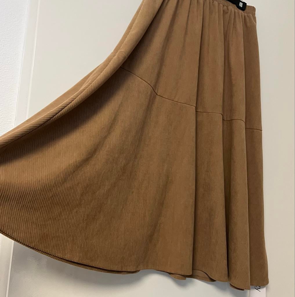 Mooie bruine corduroy rok - Maat XL (nieuw), Kleding | Dames, Rokken, Ophalen of Verzenden, Nieuw, Maat 46/48 (XL) of groter, Bruin