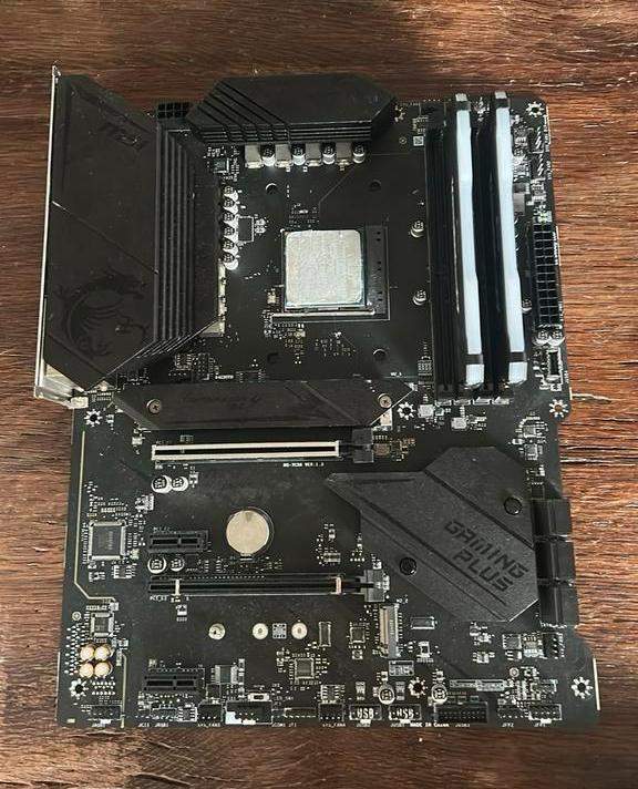 Ryzen 5 5500 + 16GB DDR4 RGB + B550 Moederbord Combo, Computers en Software, Ophalen of Verzenden, Zo goed als nieuw