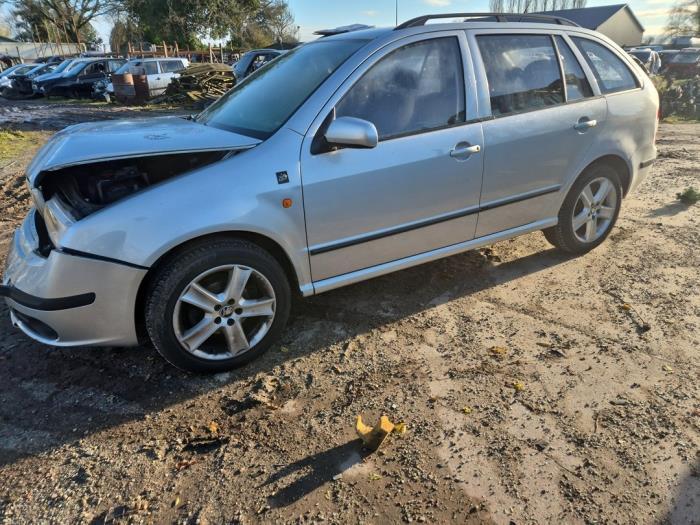 Portier 4Deurs links-voor van een Skoda Fabia (9102), Gebruikt, -, Deur, -