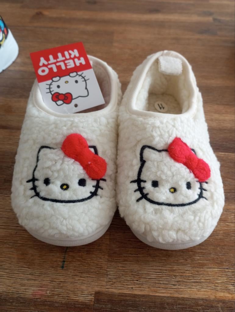Hello Kitty slippers maat 29, Ophalen of Verzenden, Nieuw, Meisje, Overige typen