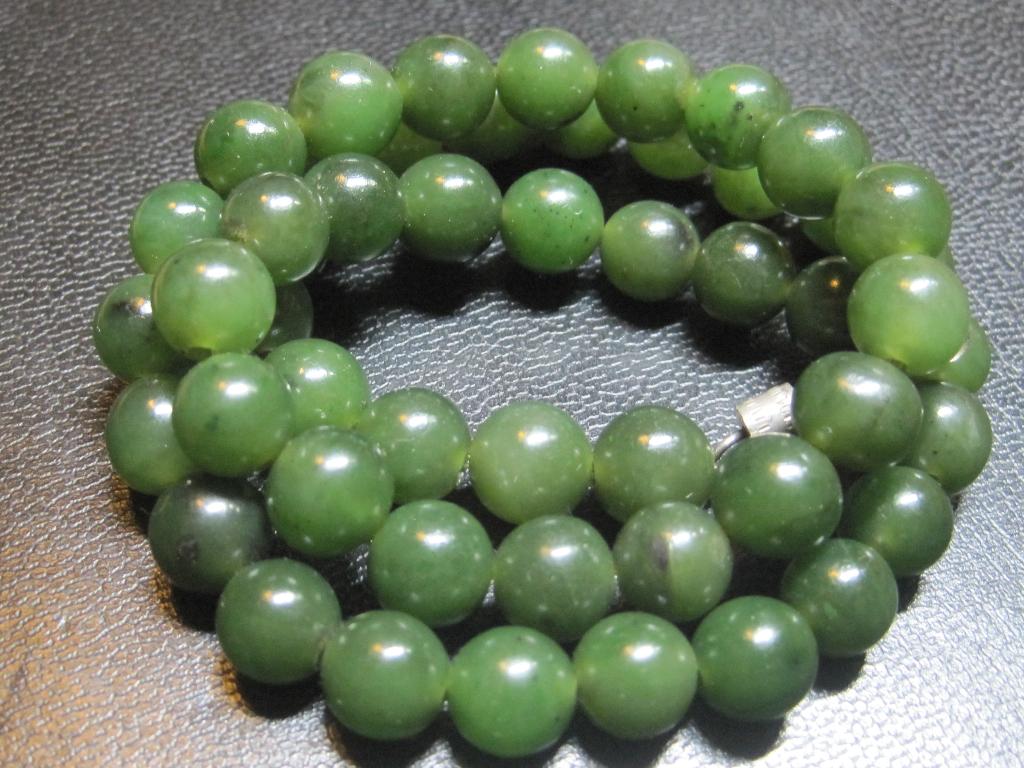 Jade halsketting mooie groene kleur jade %100natuurlijk 40cm, Sieraden, Tassen en Uiterlijk, Kettingen, Ophalen, Zo goed als nieuw