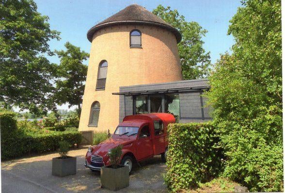 (GD333) Ansichtkaart Rumpt romp Rumptsche molen 2023 met 2CV, Ophalen of Verzenden, 1980 tot heden, Ongelopen, Gelderland