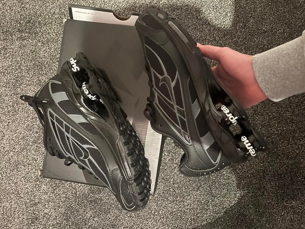 Nike shox x supreme zwart maat 42, Zwart, Ophalen of Verzenden, Sneakers of Gympen, Zo goed als nieuw