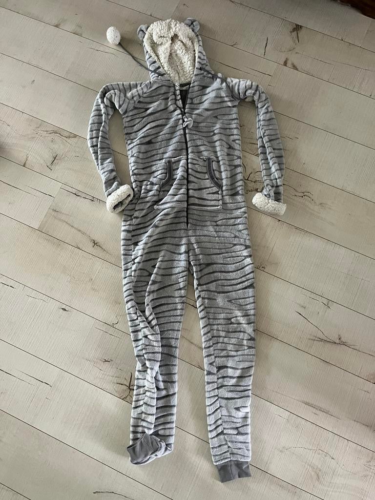 Grijze onesie, denk maat 32, Ophalen, Gebruikt, 170 of groter, Jongen of Meisje