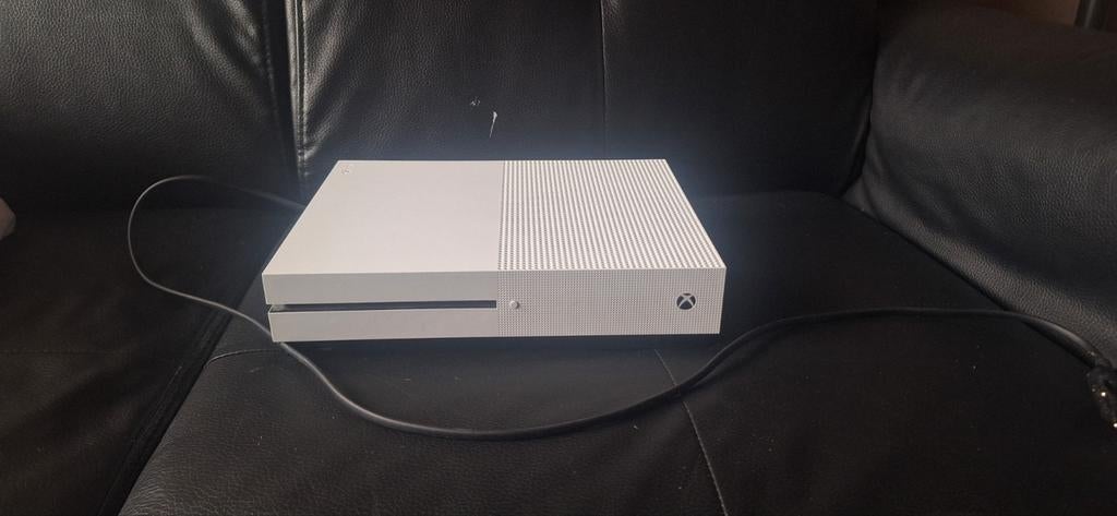 Xbox One S 1TB - Inclusief stroomkabel en games, Met games, Xbox One S, Ophalen of Verzenden, Zo goed als nieuw