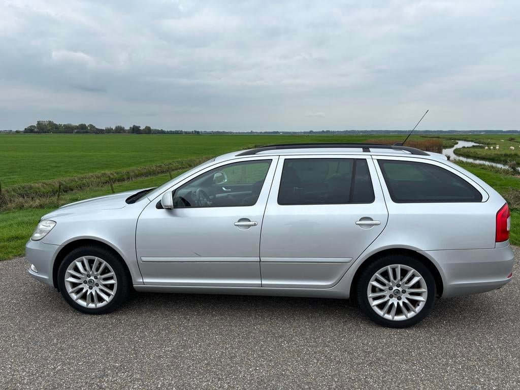 Skoda Octavia 1.2 TSI Combi 2011 Grijs, Auto's, Skoda, Voorwielaandrijving, Stof, Euro 6, 4 cilinders