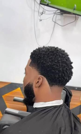 Looking for Free Taperfade model, Sieraden, Tassen en Uiterlijk, Uiterlijk | Haarverzorging, Ophalen of Verzenden, Zo goed als nieuw