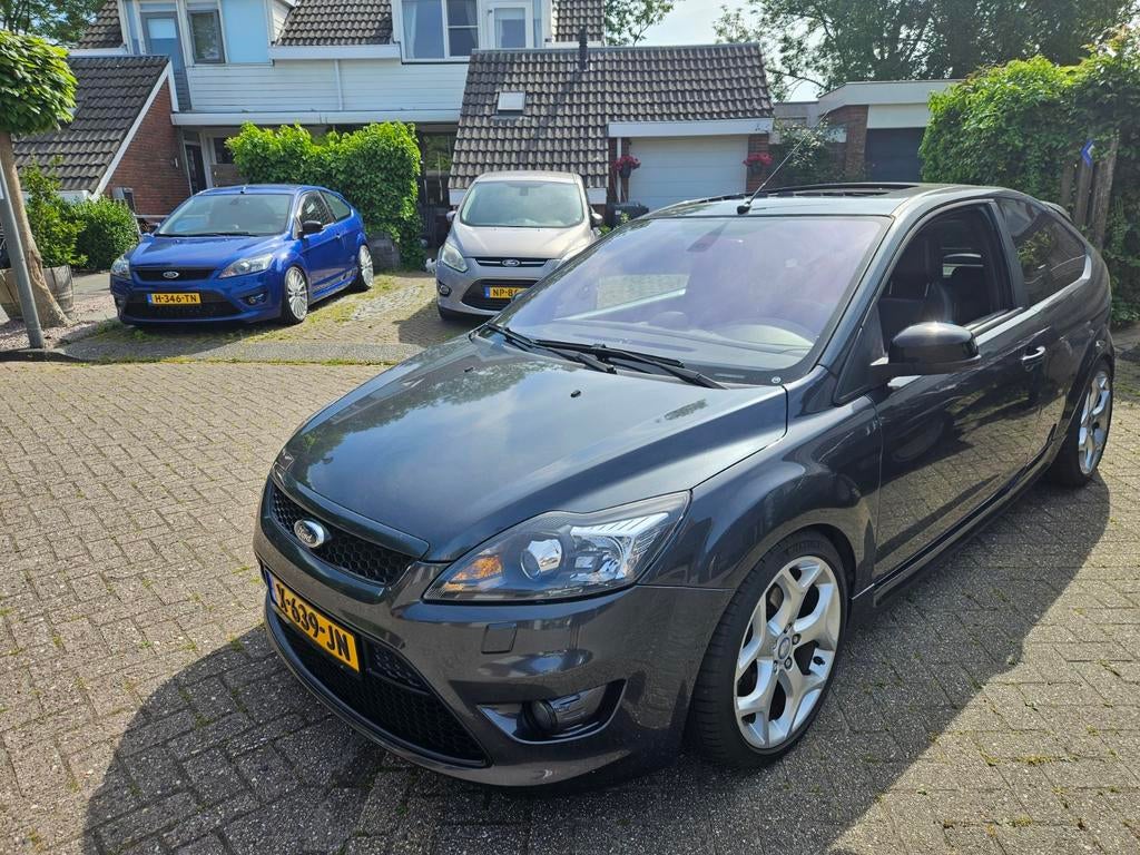 Ford Focus ST 2.5 turbo st225, Auto's, Ford, Zwart, Lichtsensor, 4 stoelen, Handgeschakeld