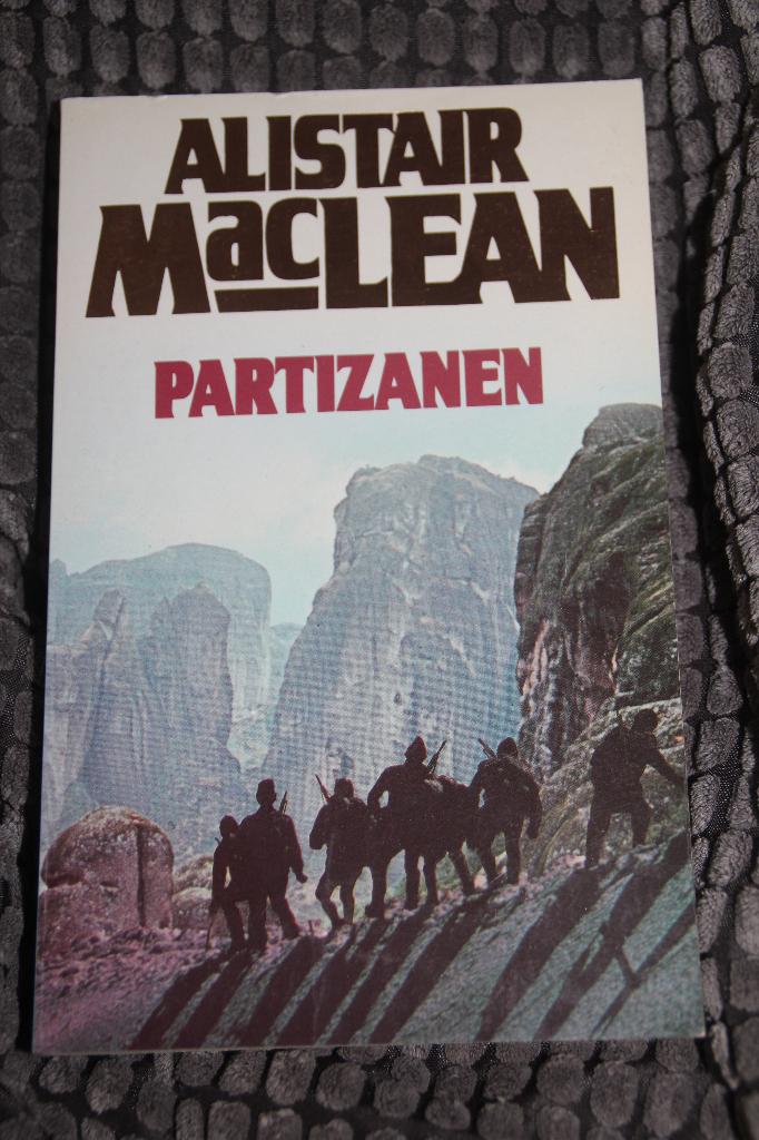 partizanen z.g.a.n, Ophalen of Verzenden, Zo goed als nieuw, Alistair MacLean