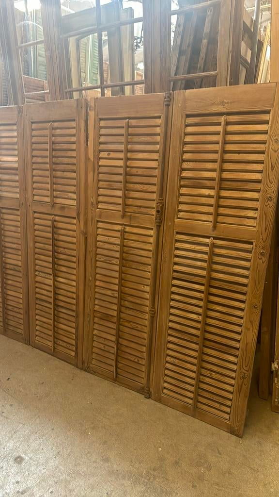 Antieke beweegbare shutters louve luiken, Ophalen