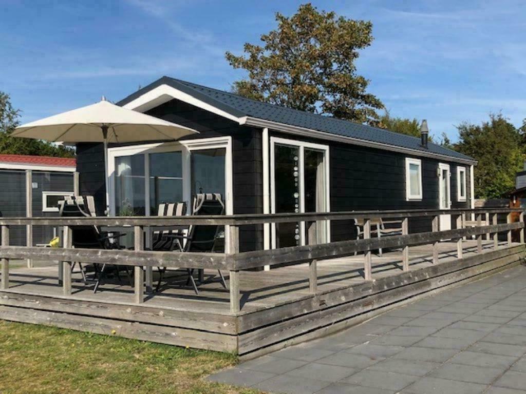 Te huur/te koop Arcabochalet met standplaats aan Lauwersmeer, Vakantie, Internet, 2 slaapkamers, Aan zee, Groningen