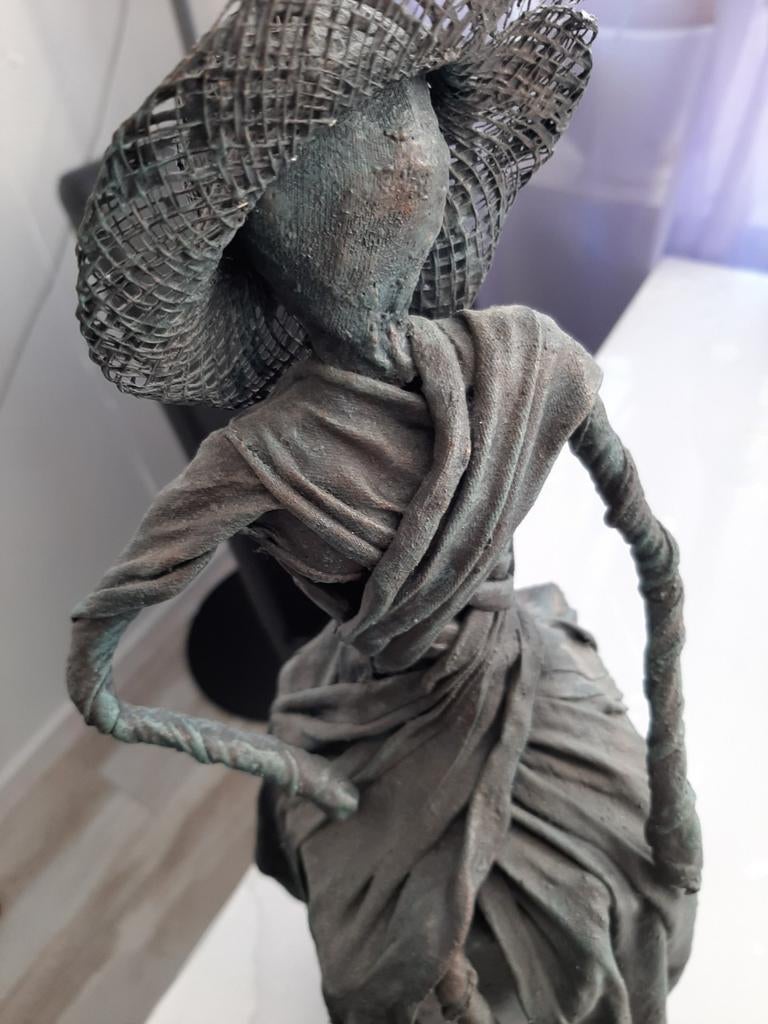 Bronzen beeld van een dame met hoed - 50cm, Antiek en Kunst, Ophalen of Verzenden
