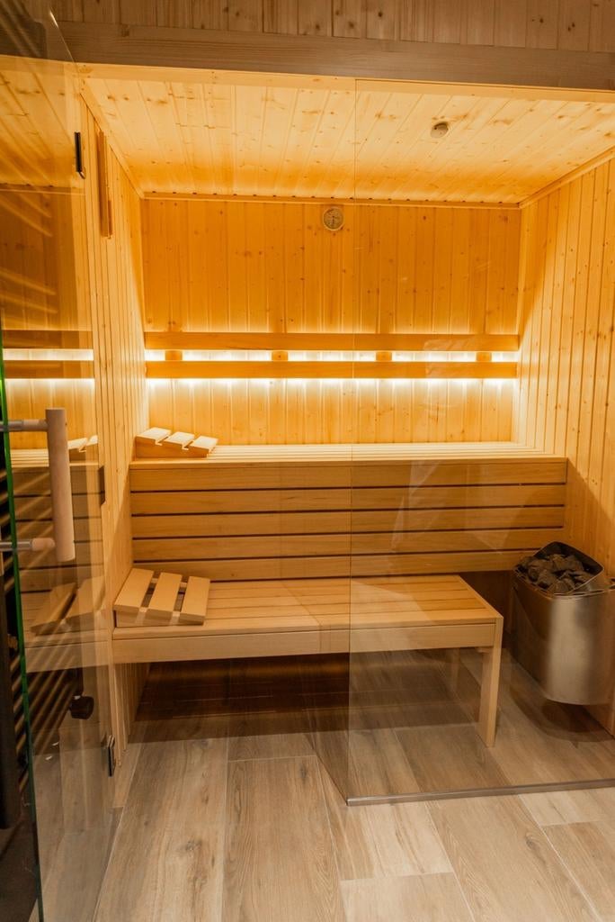 Boshuisje Seth met sauna en whirlpool, In bos, 2 slaapkamers, Landelijk, Friesland