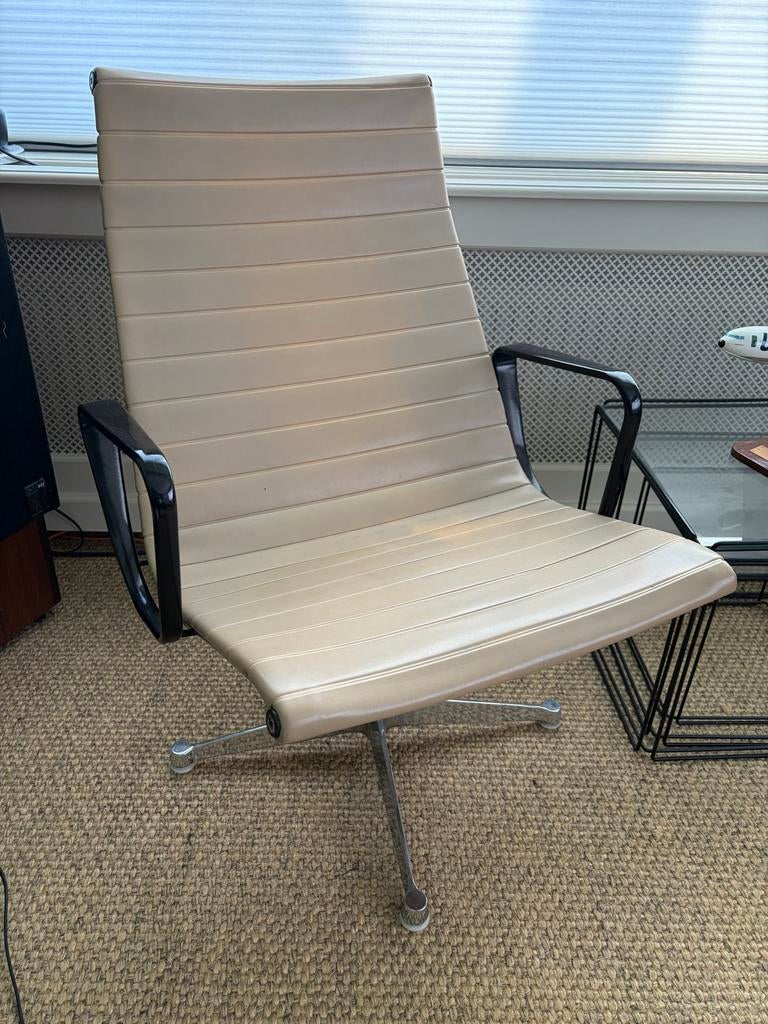 Eames EA116 bureaustoel - Herman Miller - Beige Naugahyde, Gebruikt, Overige kleuren, Ophalen of Verzenden, Herman Miller