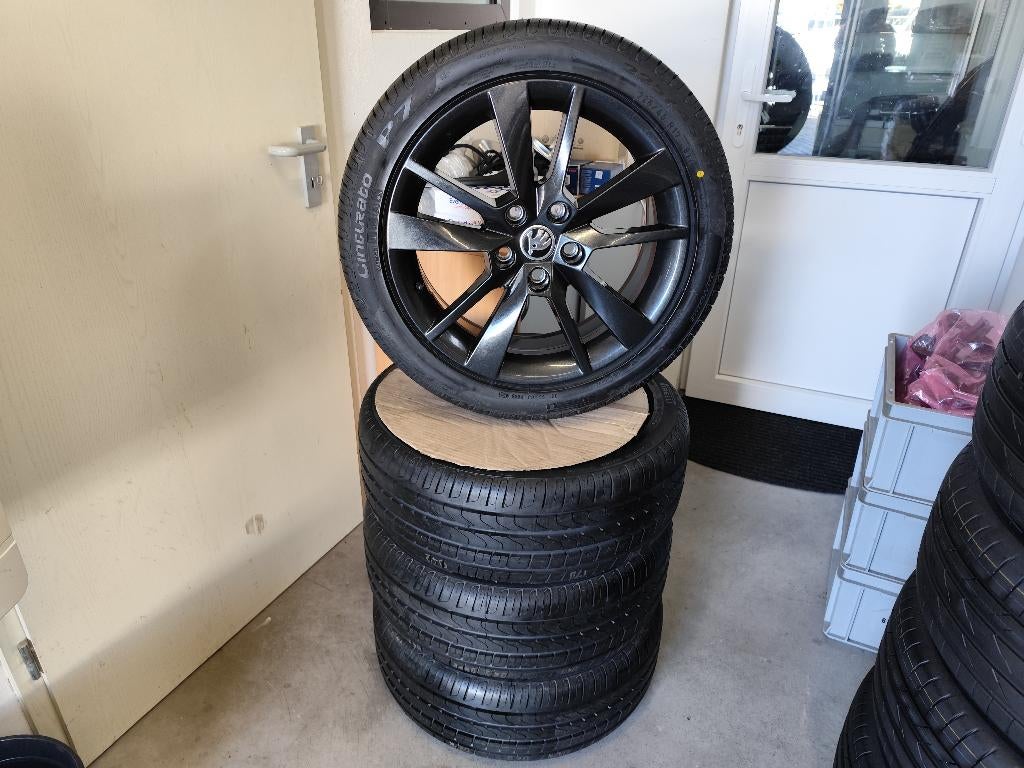 Skoda Octavia 2x Nieuwe set 17 inch velgen+zomerbanden, Auto-onderdelen, Banden en Velgen, Banden en Velgen, Nieuw, 17 inch, Ophalen of Verzenden