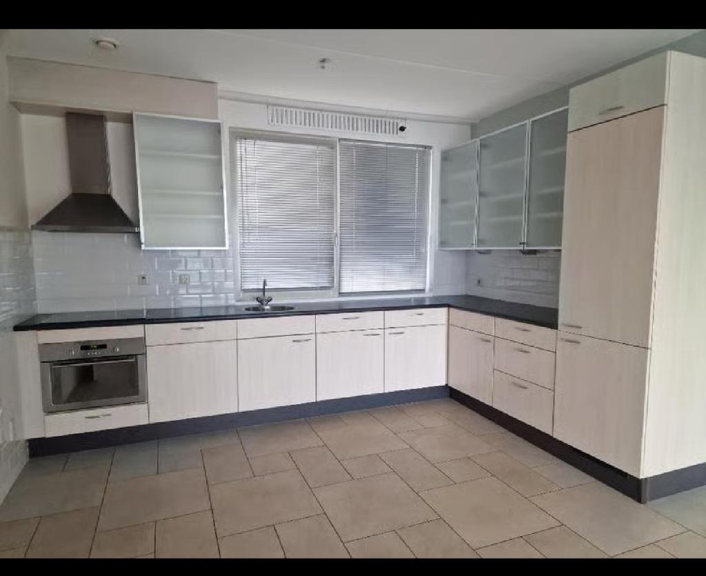 Vandaag weg! Complete keuken, Ophalen, Hoekkeuken, Zo goed als nieuw, Kunststof