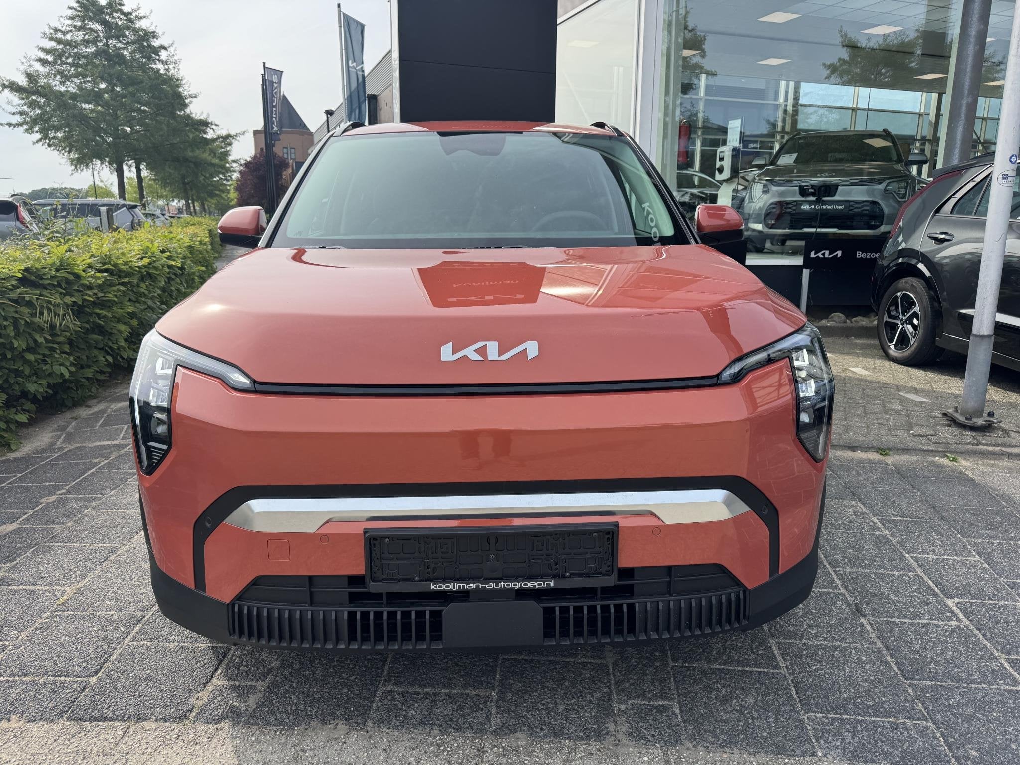 Kia EV3 Plus 81.4 kWh Inclusief 3000 Euro Inruilpremie Compl, Auto's, Stof, 30 min, Nieuw, 204 pk