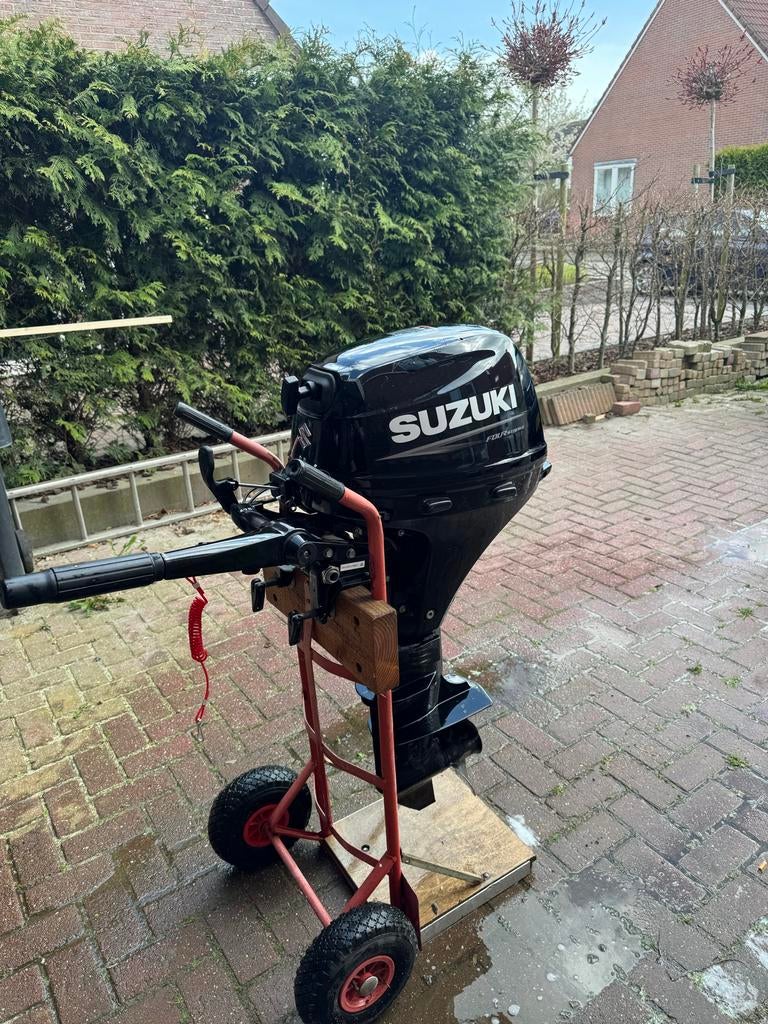 Suzuki buitenboordmotor 20 pk 4-takt injectie met Rubberboot, Ophalen, 10 tot 30 pk, Viertaktmotor, Zo goed als nieuw