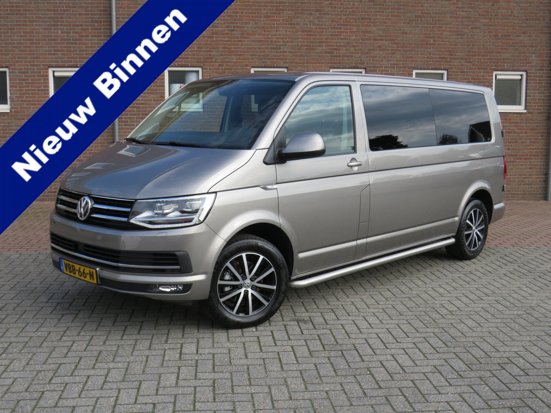 Volkswagen Transporter 2.0 TDI 150Pk DSG L2H1 DC Highline *, Auto's, Dealer onderhouden, Stof, Gebruikt, 4 cilinders